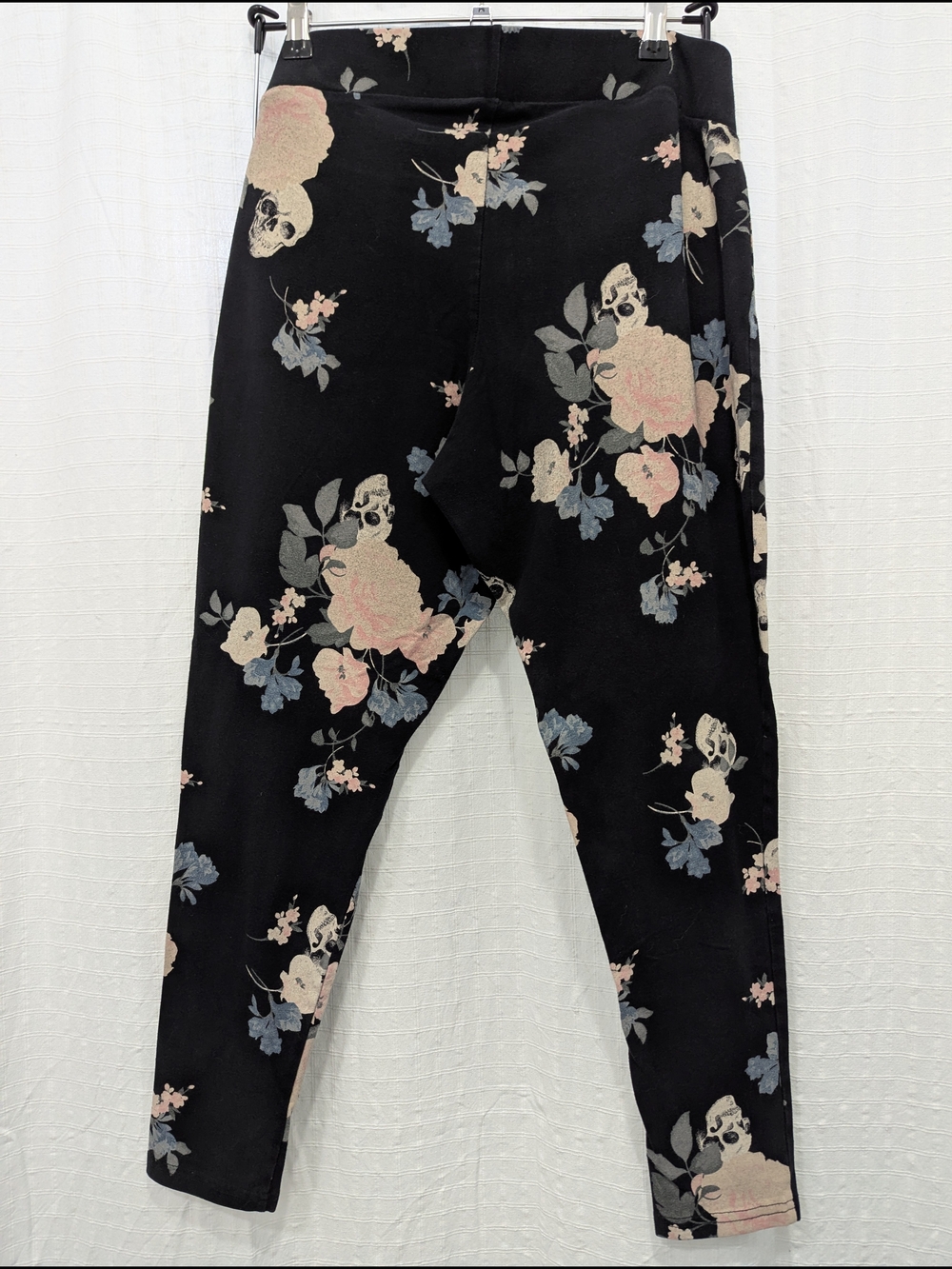 Torrid Black Floral Skull Leggings Size 1 - Picture 4 of 6